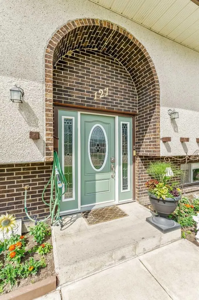 127 Markwick Drive SE Medicine Hat AB T1A7V9