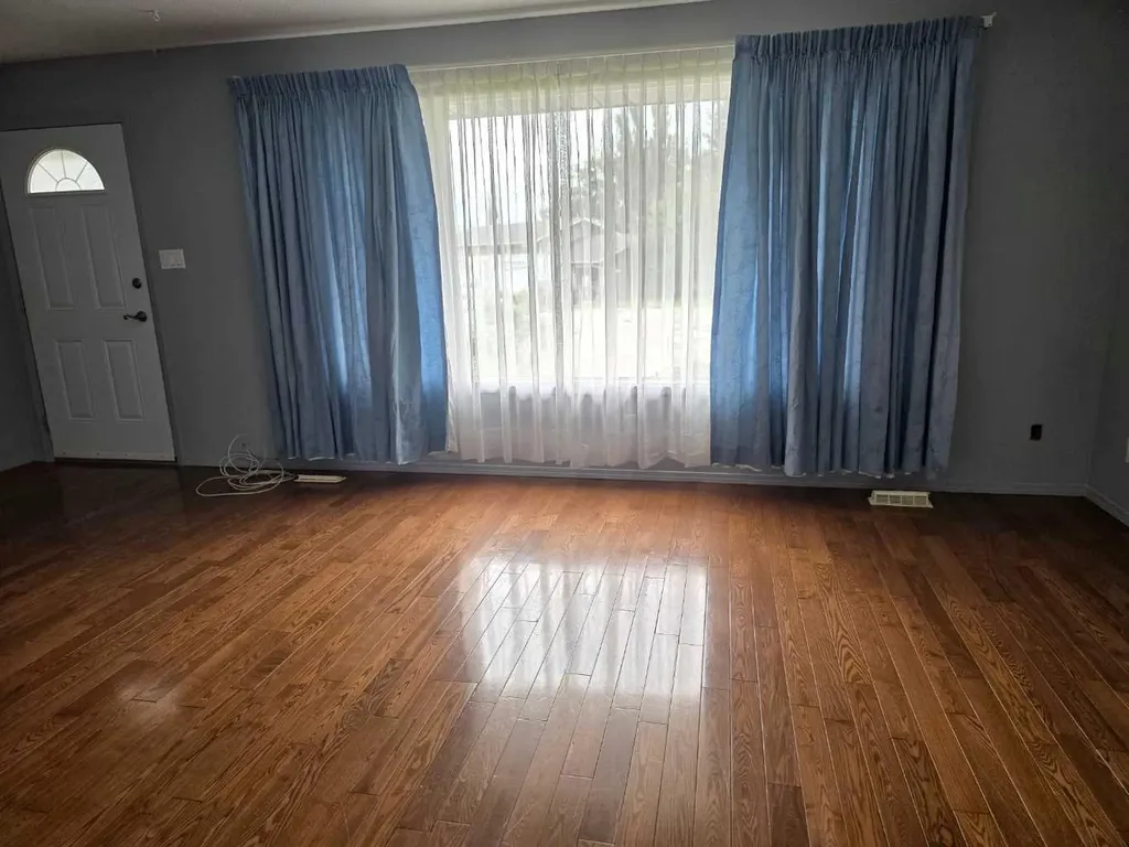 9102 99a Avenue Sexsmith AB T0H 3C0