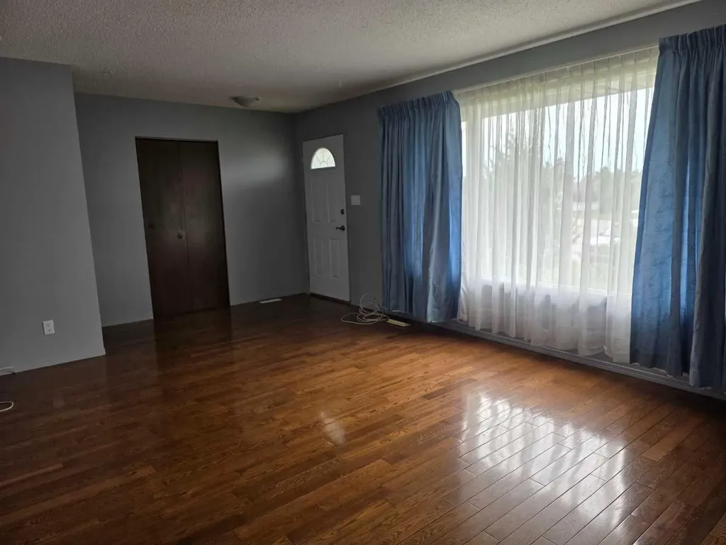 9102 99a Avenue Sexsmith AB T0H 3C0