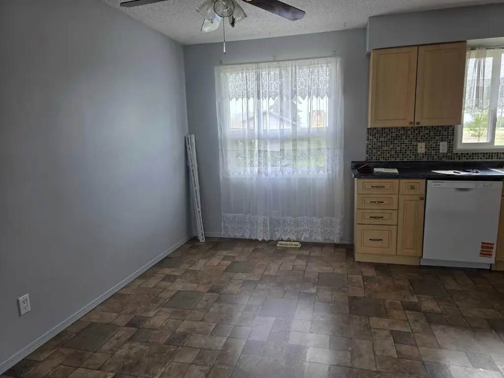 9102 99a Avenue Sexsmith AB T0H 3C0