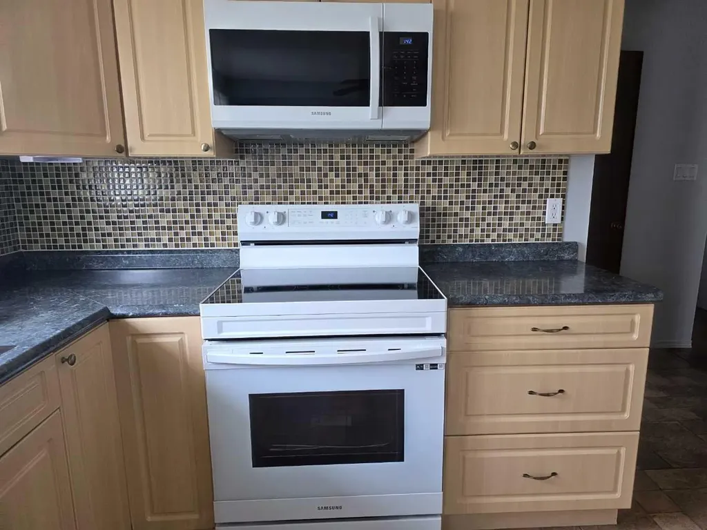 9102 99a Avenue Sexsmith AB T0H 3C0