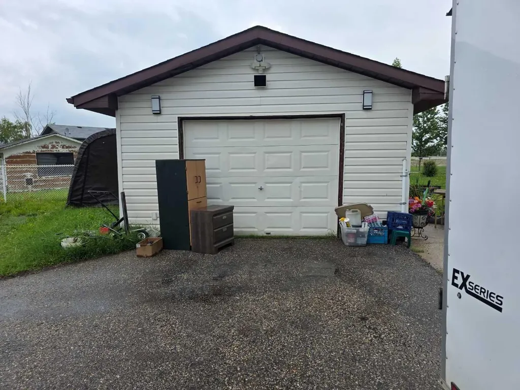 9102 99a Avenue Sexsmith AB T0H 3C0