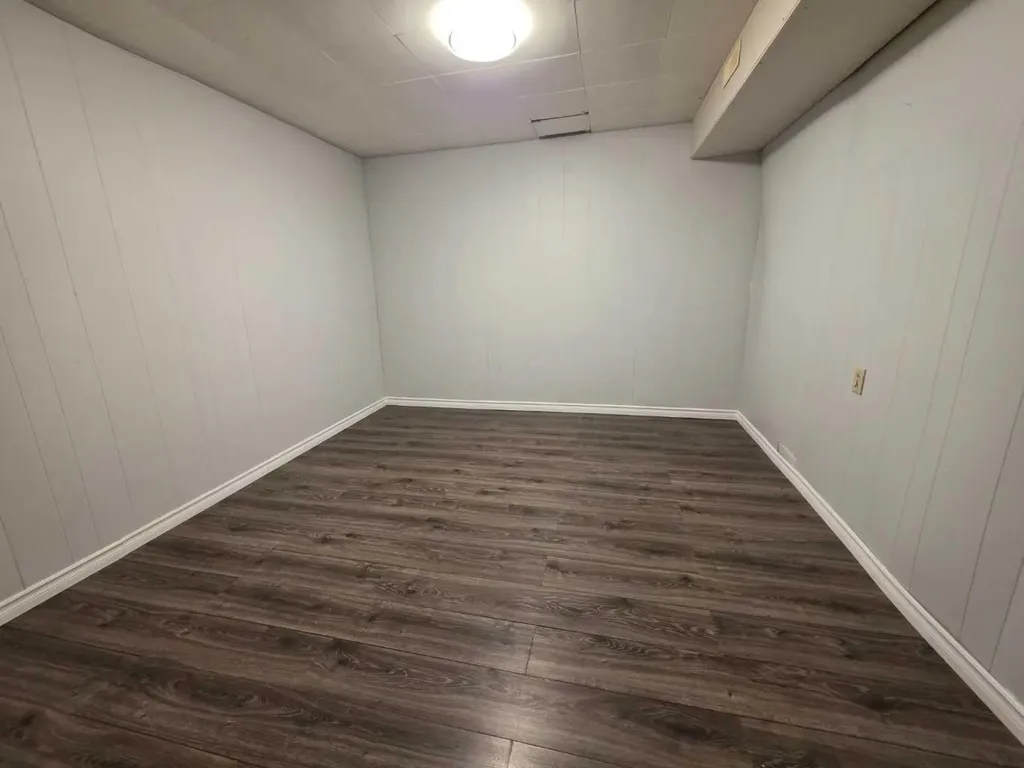 9102 99a Avenue Sexsmith AB T0H 3C0