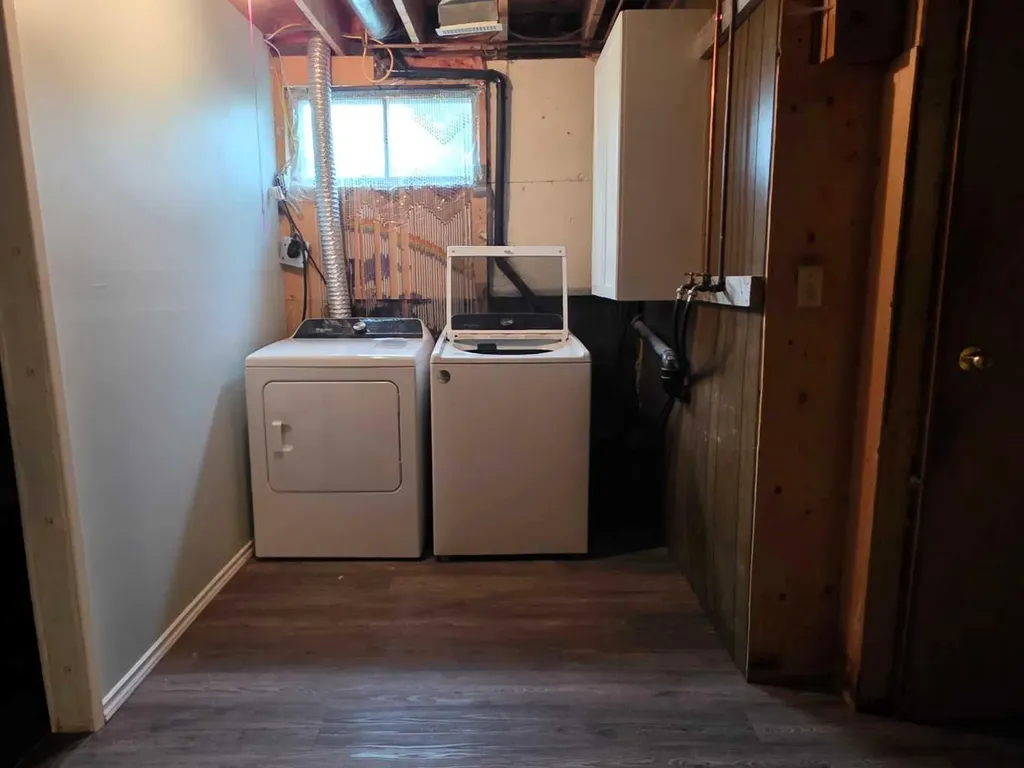 9102 99a Avenue Sexsmith AB T0H 3C0