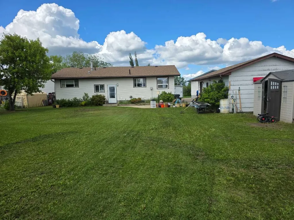 9102 99a Avenue Sexsmith AB T0H 3C0