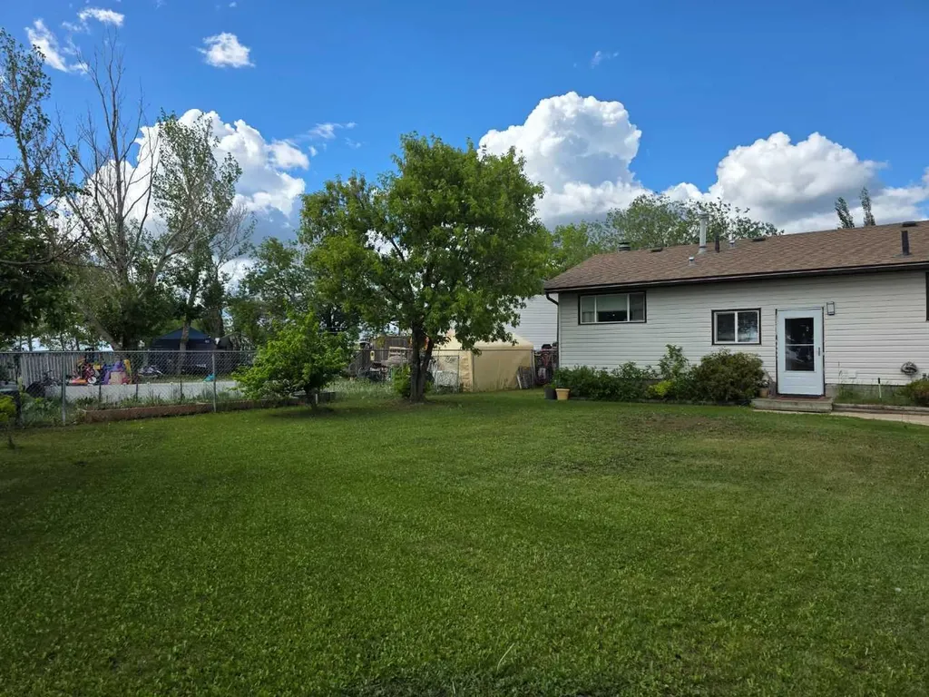 9102 99a Avenue Sexsmith AB T0H 3C0