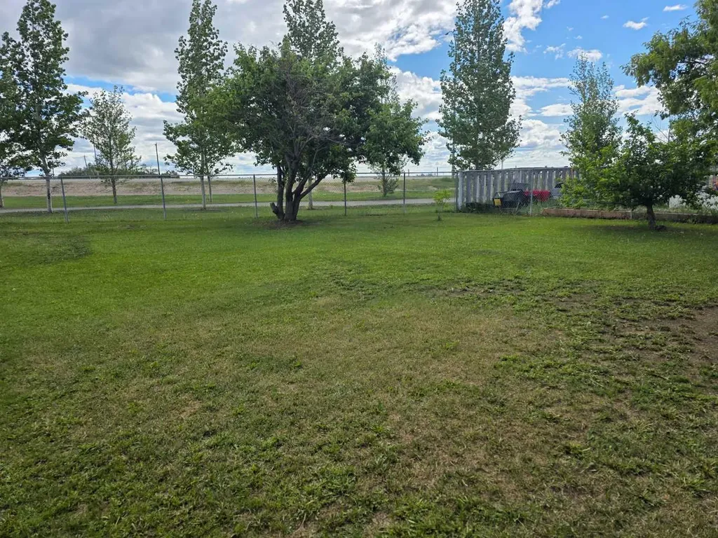 9102 99a Avenue Sexsmith AB T0H 3C0