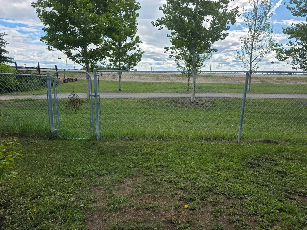 9102 99a Avenue Sexsmith AB T0H 3C0