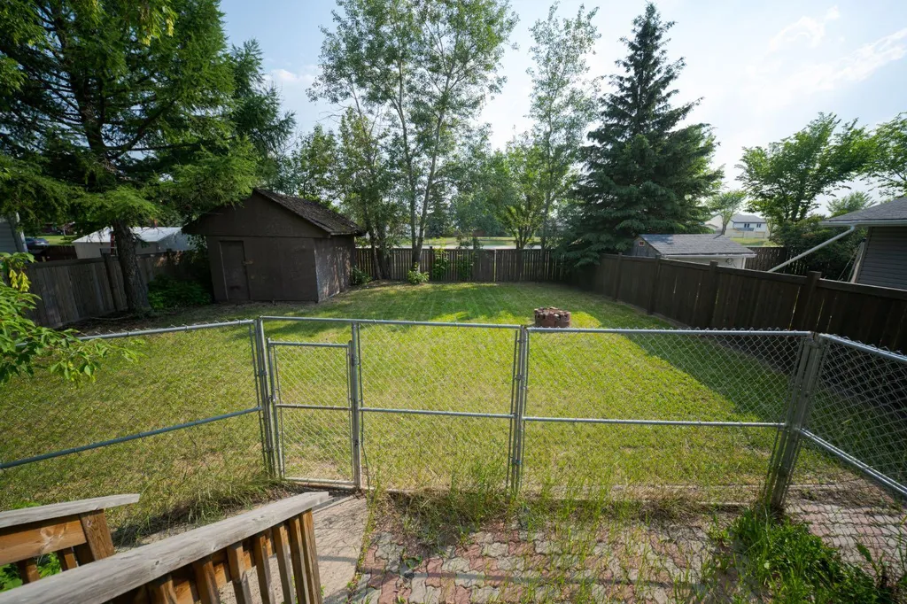 122 Christina Court Fort Mcmurray AB T9K 1H3