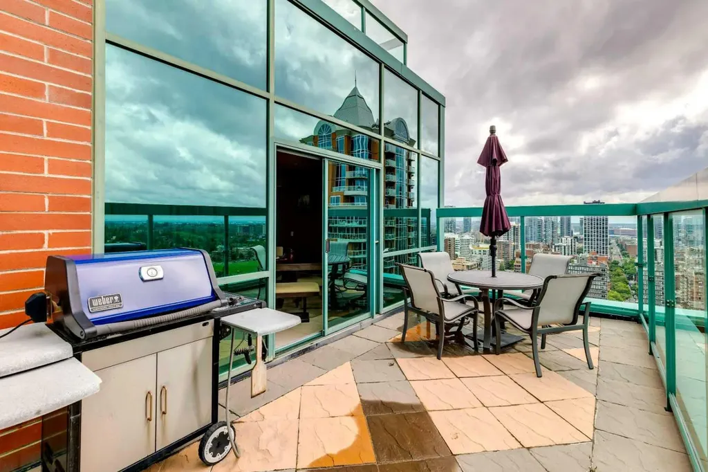 836 15 Avenue SW Calgary AB T2R1S2