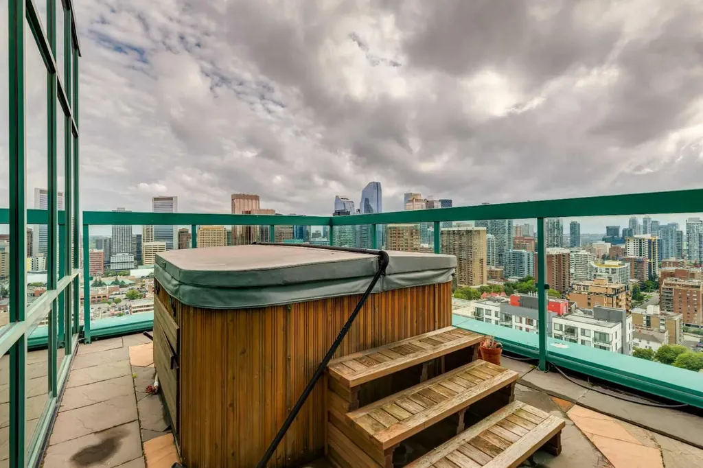 836 15 Avenue SW Calgary AB T2R1S2