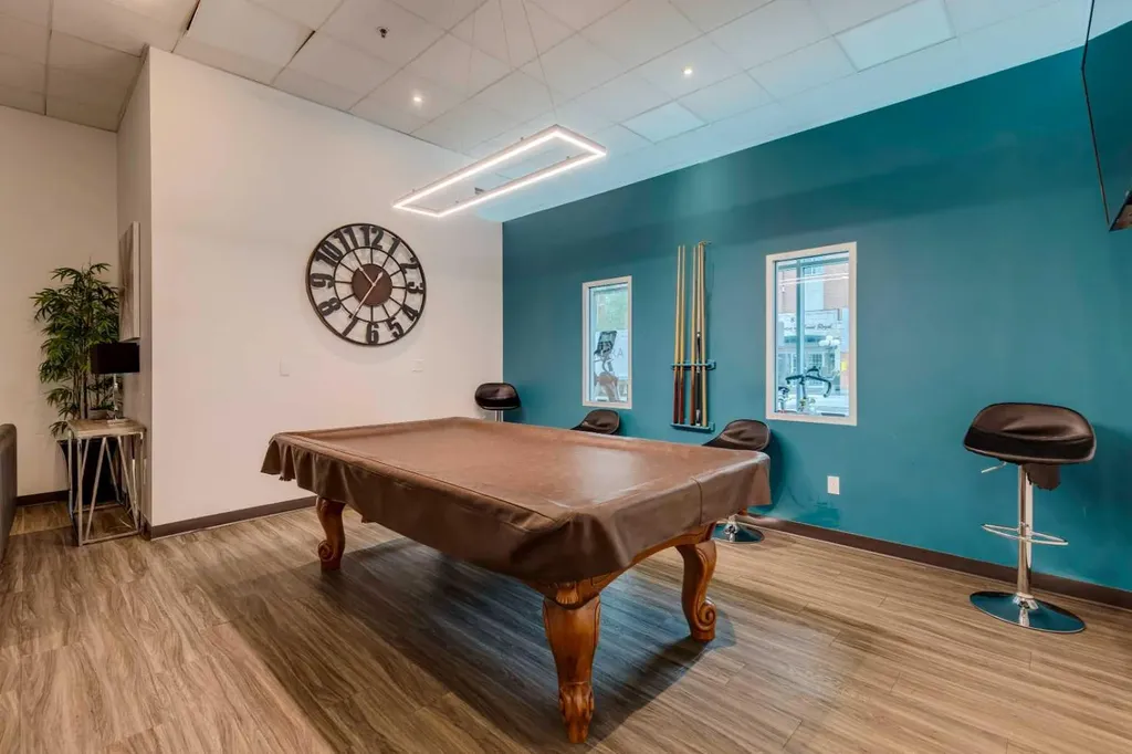 836 15 Avenue SW Calgary AB T2R1S2