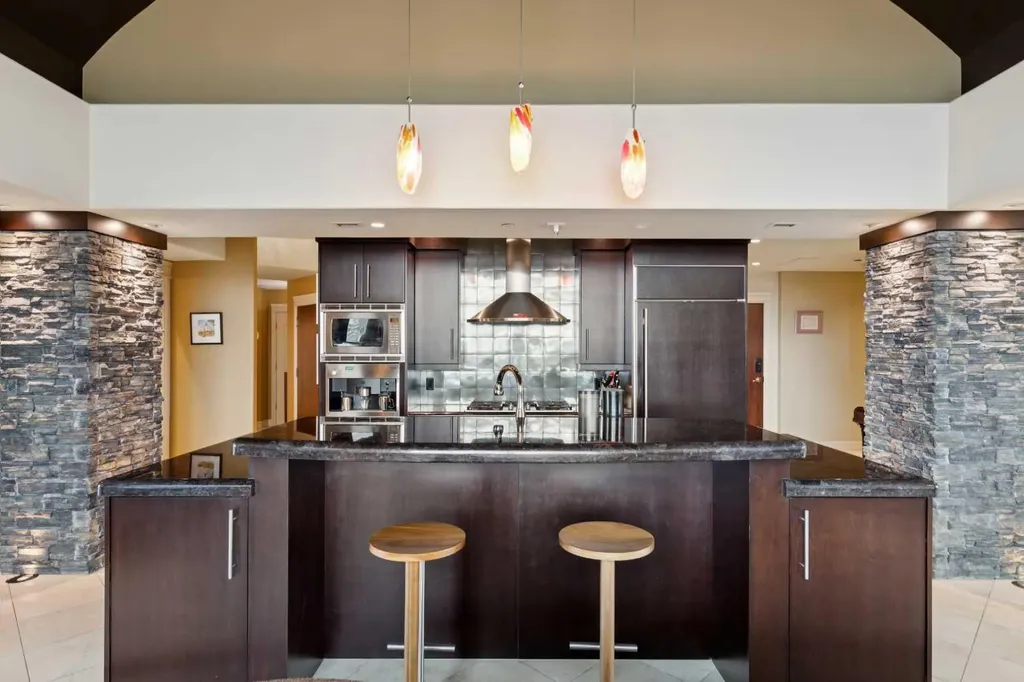836 15 Avenue SW Calgary AB T2R1S2