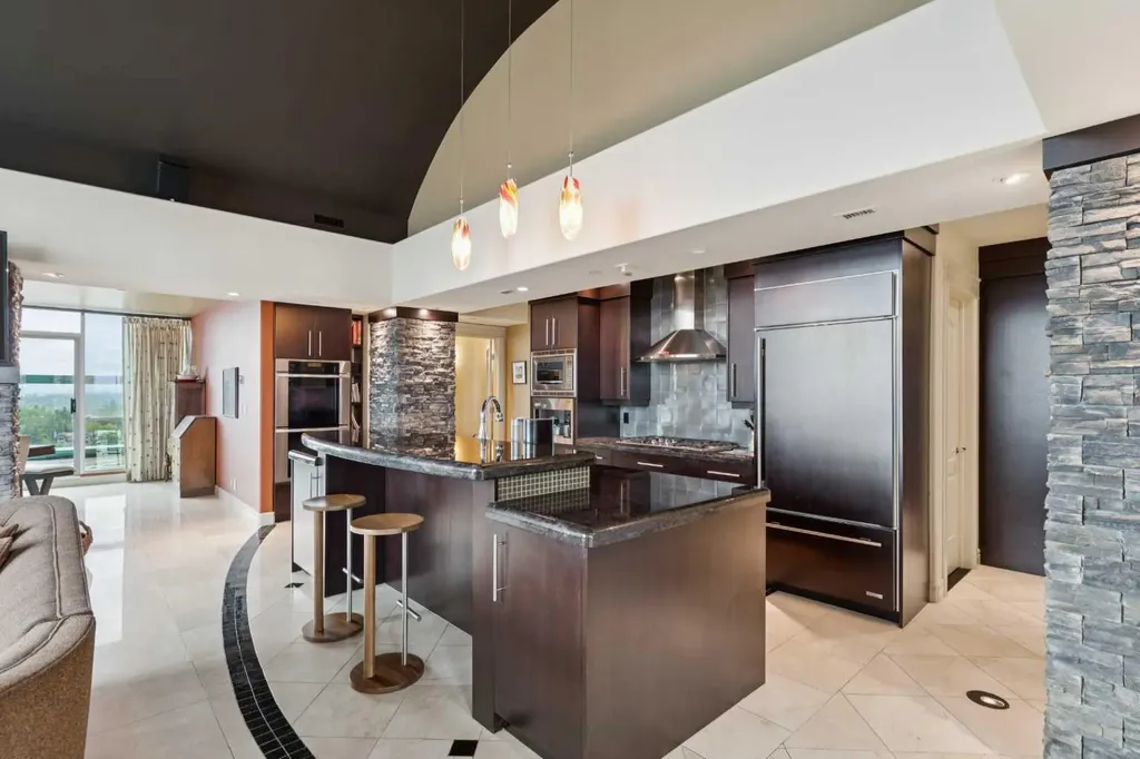 836 15 Avenue SW Calgary AB T2R1S2
