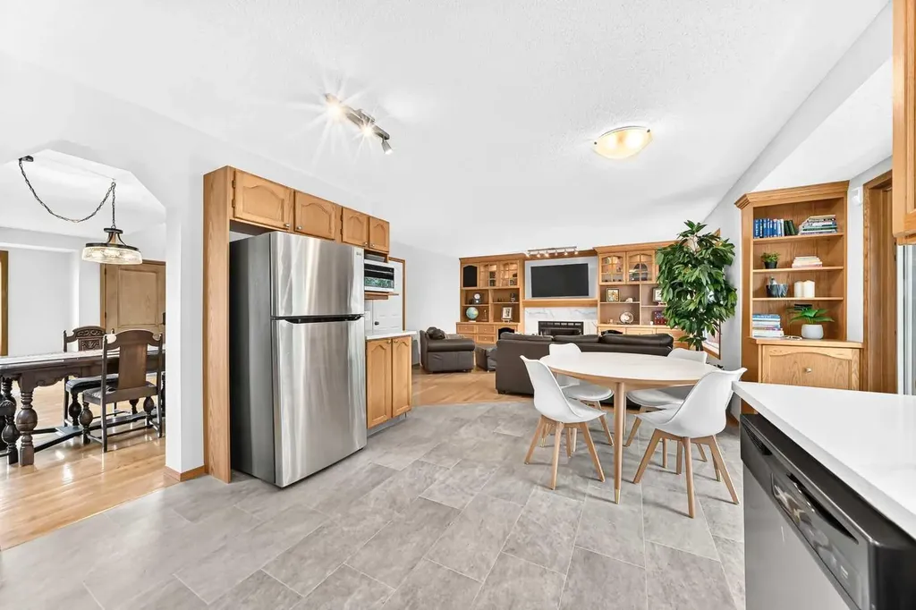 383 Edgebrook Rise NW Calgary AB T3A 5J8