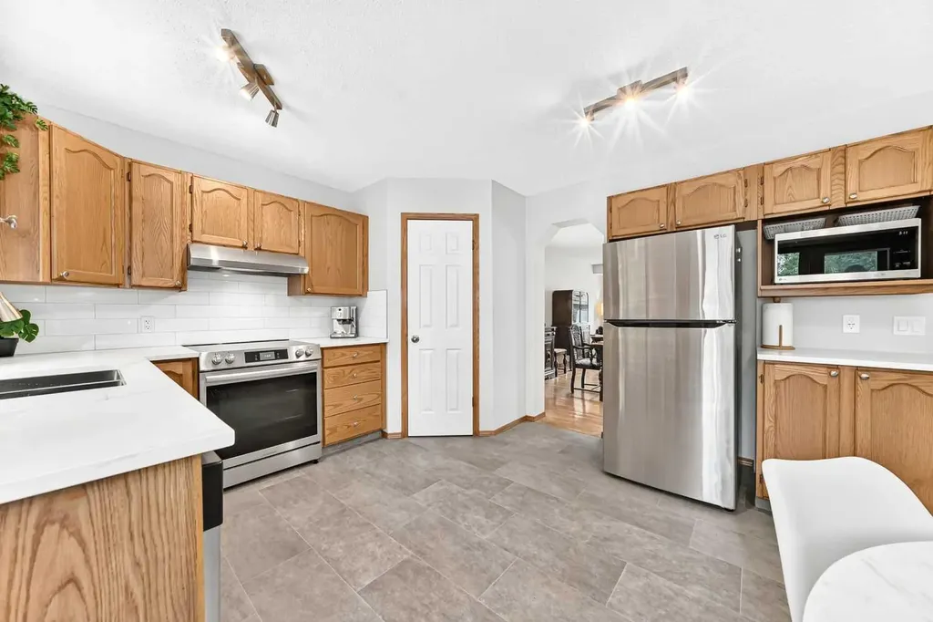 383 Edgebrook Rise NW Calgary AB T3A 5J8