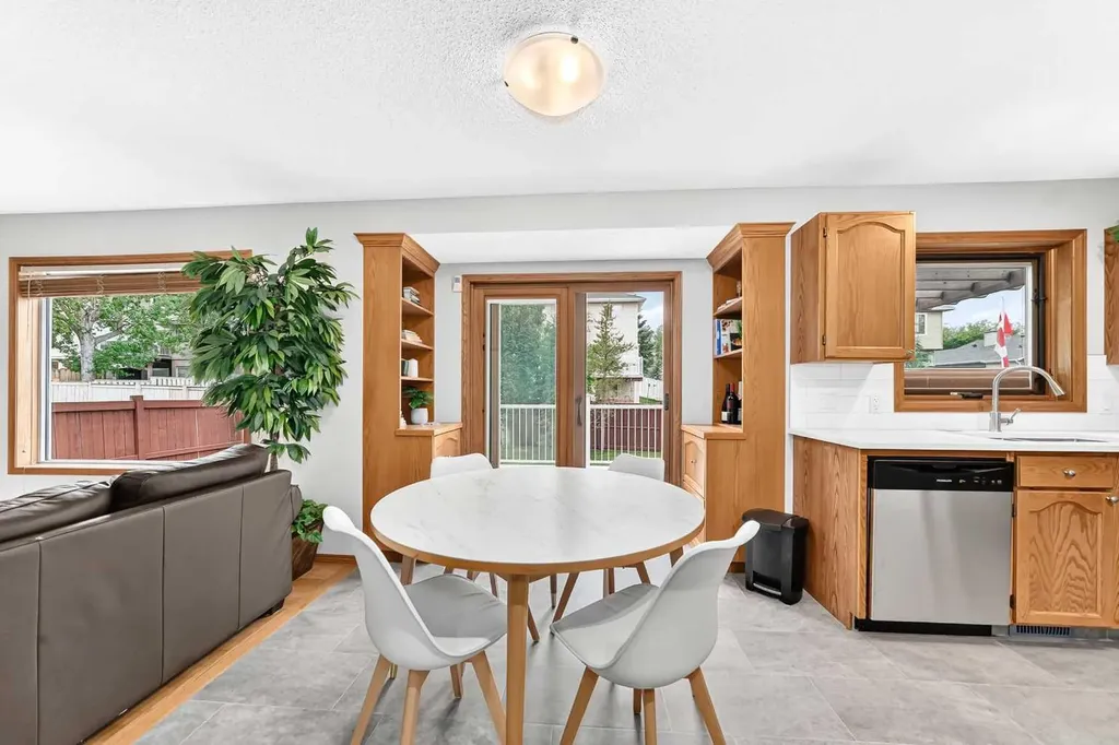 383 Edgebrook Rise NW Calgary AB T3A 5J8