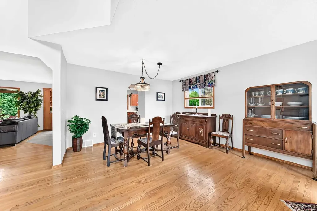 383 Edgebrook Rise NW Calgary AB T3A 5J8