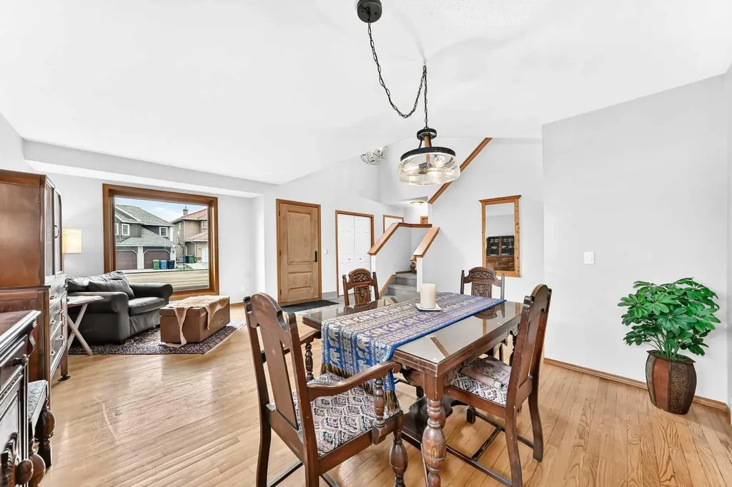 383 Edgebrook Rise NW Calgary AB T3A 5J8