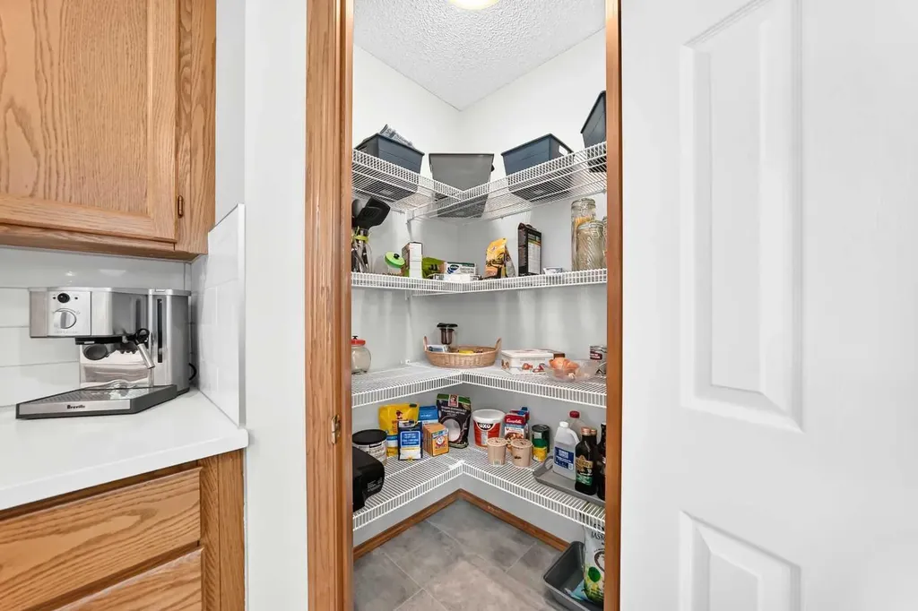383 Edgebrook Rise NW Calgary AB T3A 5J8