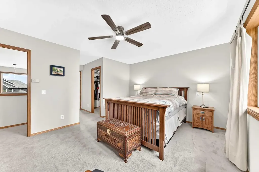 383 Edgebrook Rise NW Calgary AB T3A 5J8
