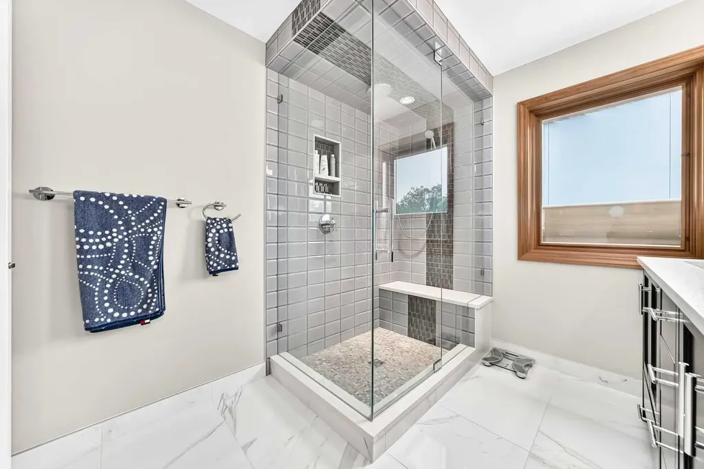 383 Edgebrook Rise NW Calgary AB T3A 5J8