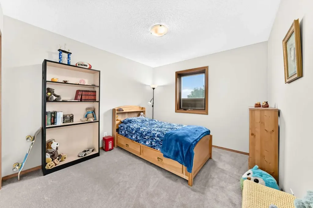 383 Edgebrook Rise NW Calgary AB T3A 5J8