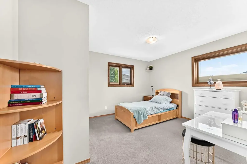 383 Edgebrook Rise NW Calgary AB T3A 5J8