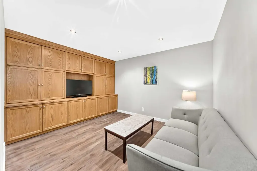 383 Edgebrook Rise NW Calgary AB T3A 5J8
