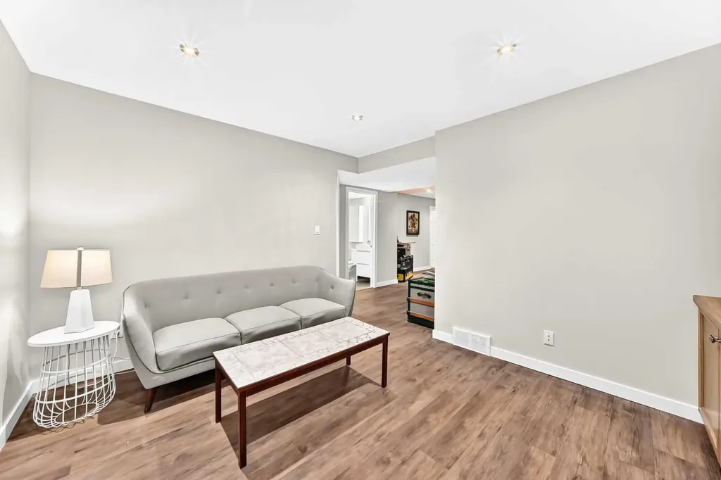 383 Edgebrook Rise NW Calgary AB T3A 5J8