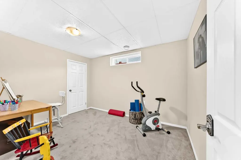 383 Edgebrook Rise NW Calgary AB T3A 5J8