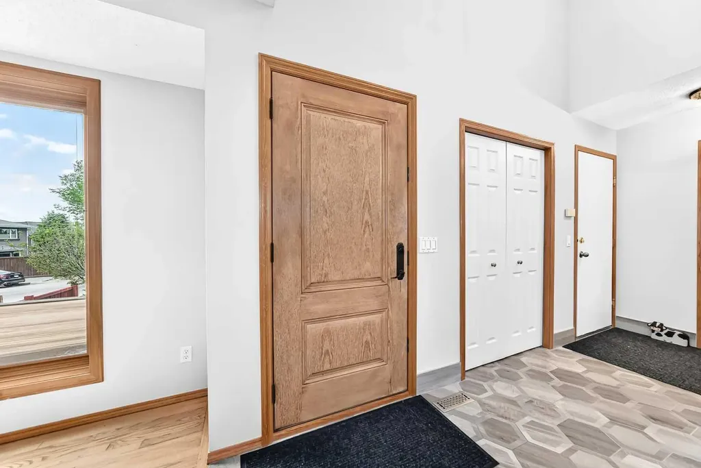 383 Edgebrook Rise NW Calgary AB T3A 5J8