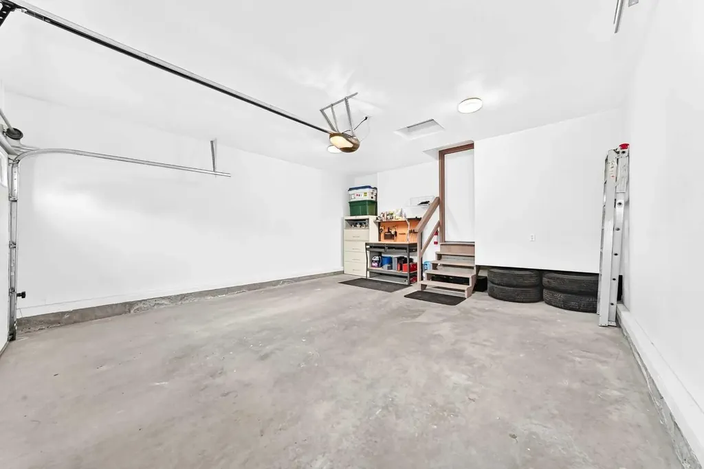 383 Edgebrook Rise NW Calgary AB T3A 5J8