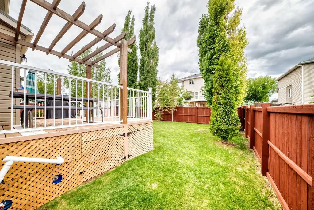 383 Edgebrook Rise NW Calgary AB T3A 5J8