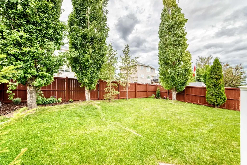 383 Edgebrook Rise NW Calgary AB T3A 5J8