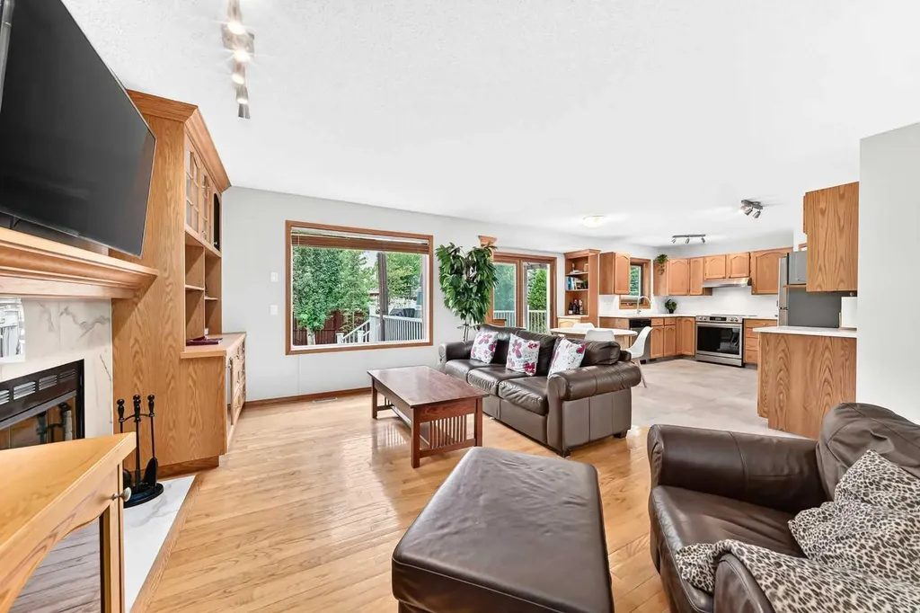 383 Edgebrook Rise NW Calgary AB T3A 5J8