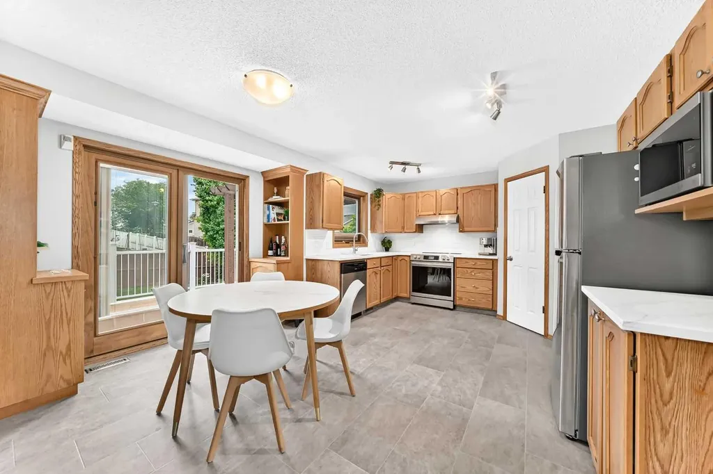 383 Edgebrook Rise NW Calgary AB T3A 5J8