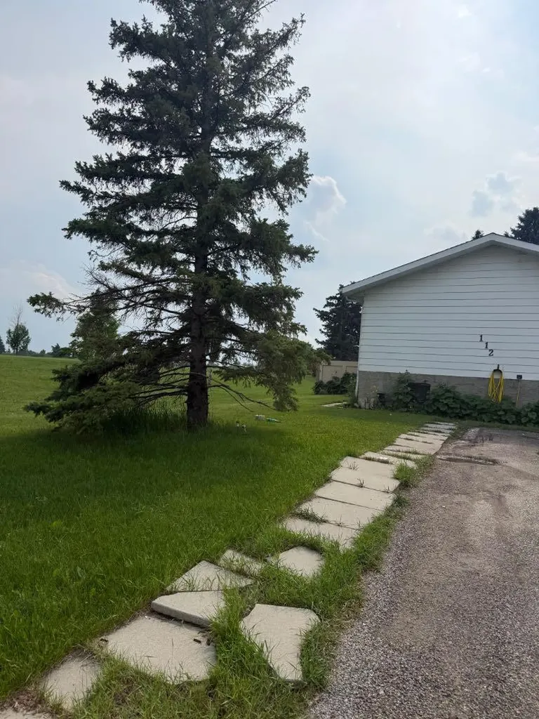 112 Huntstrom Drive NE Calgary AB T2K 5T5