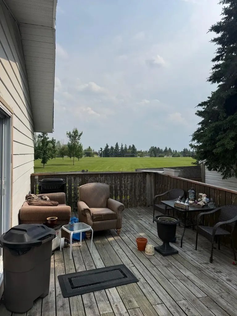 112 Huntstrom Drive NE Calgary AB T2K 5T5