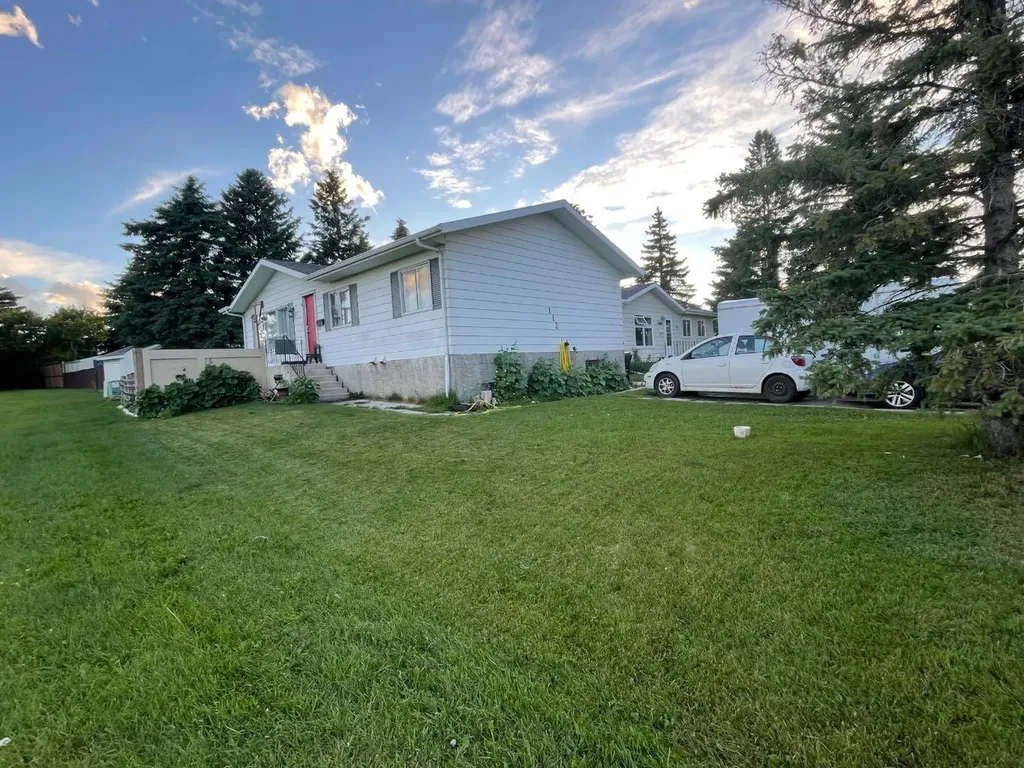 112 Huntstrom Drive NE Calgary AB T2K 5T5