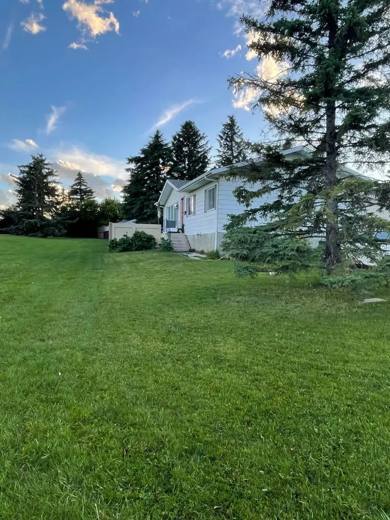 112 Huntstrom Drive NE Calgary AB T2K 5T5