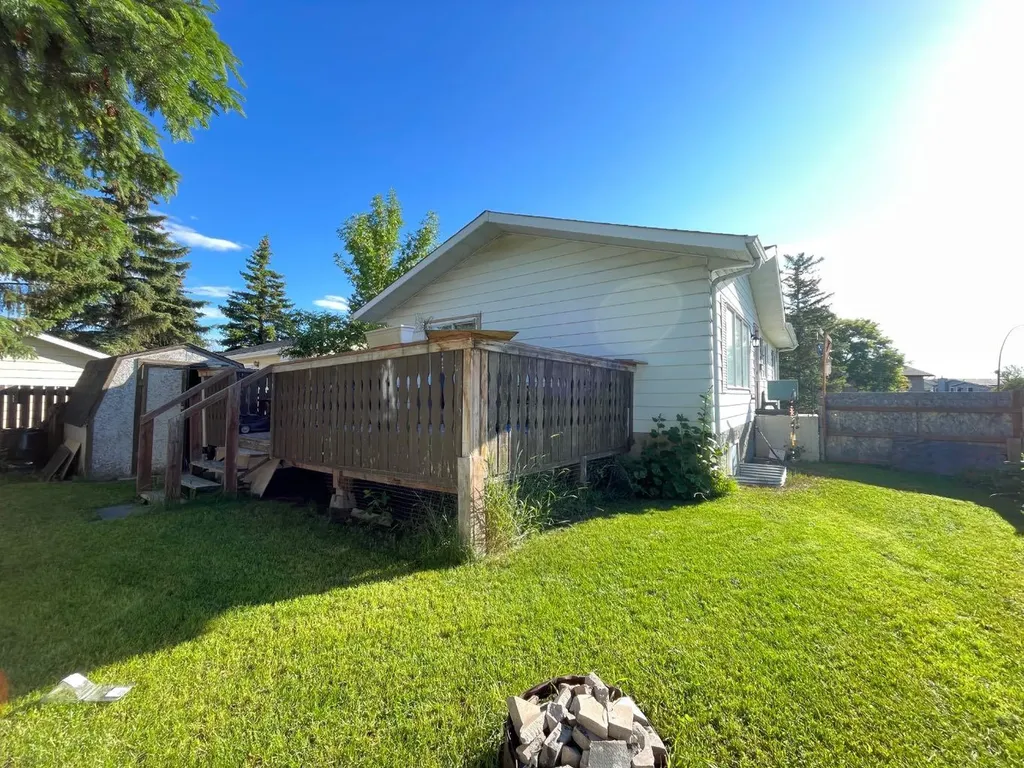 112 Huntstrom Drive NE Calgary AB T2K 5T5