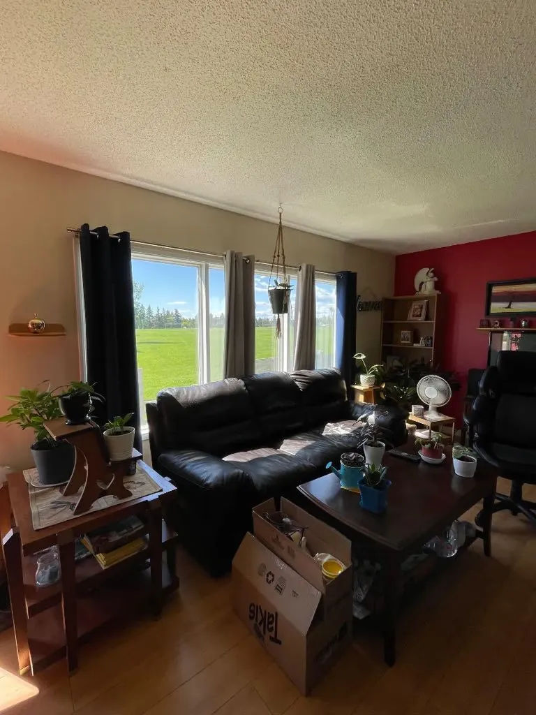 112 Huntstrom Drive NE Calgary AB T2K 5T5