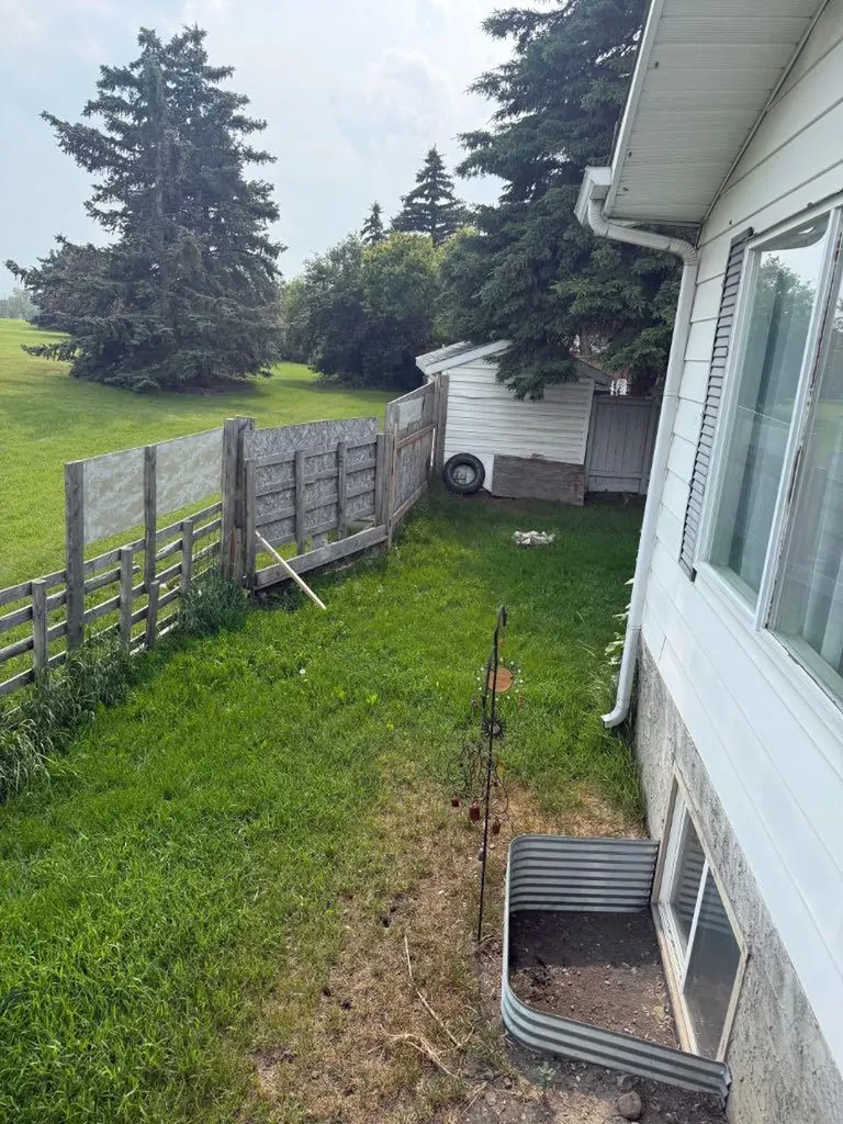 112 Huntstrom Drive NE Calgary AB T2K 5T5