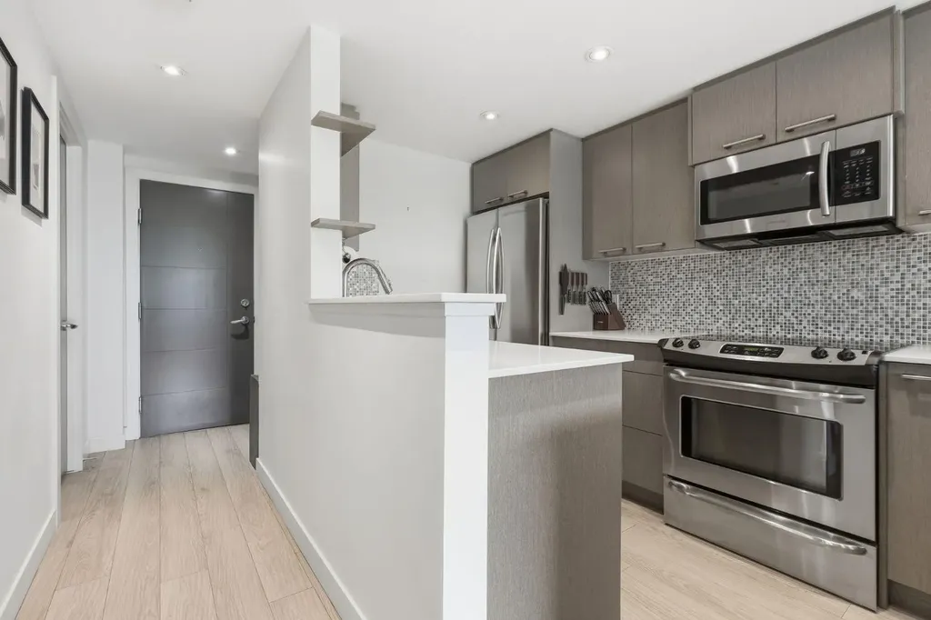 916 Memorial Drive NW Calgary AB T2N 3C9