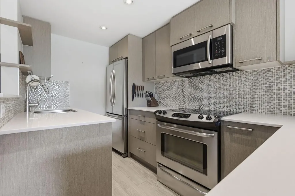 916 Memorial Drive NW Calgary AB T2N 3C9