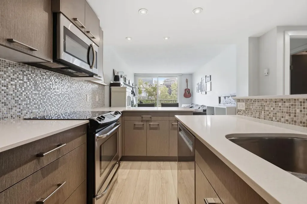 916 Memorial Drive NW Calgary AB T2N 3C9