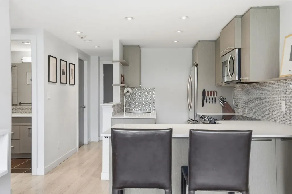 916 Memorial Drive NW Calgary AB T2N 3C9