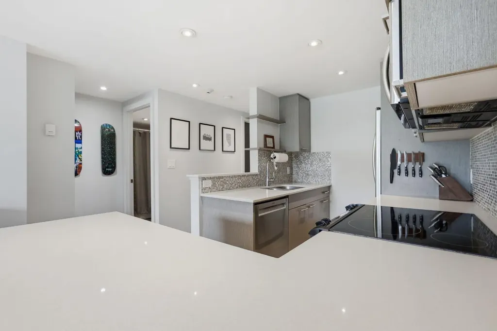 916 Memorial Drive NW Calgary AB T2N 3C9