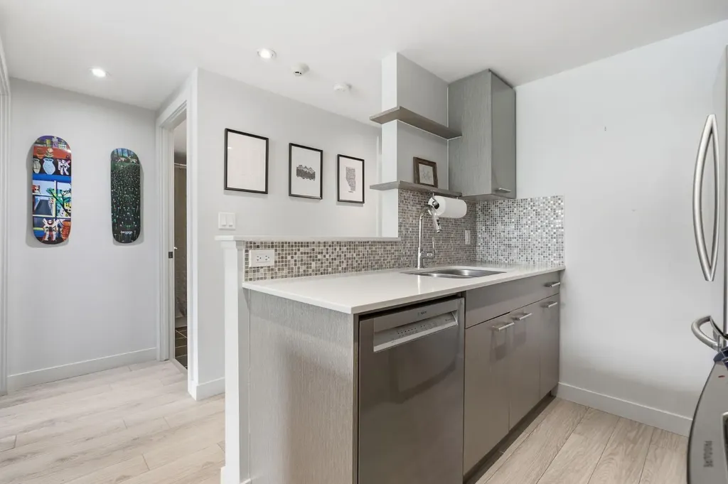 916 Memorial Drive NW Calgary AB T2N 3C9